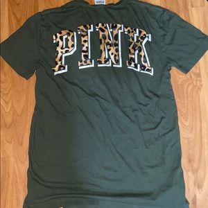 Cheetah campus tee 💚